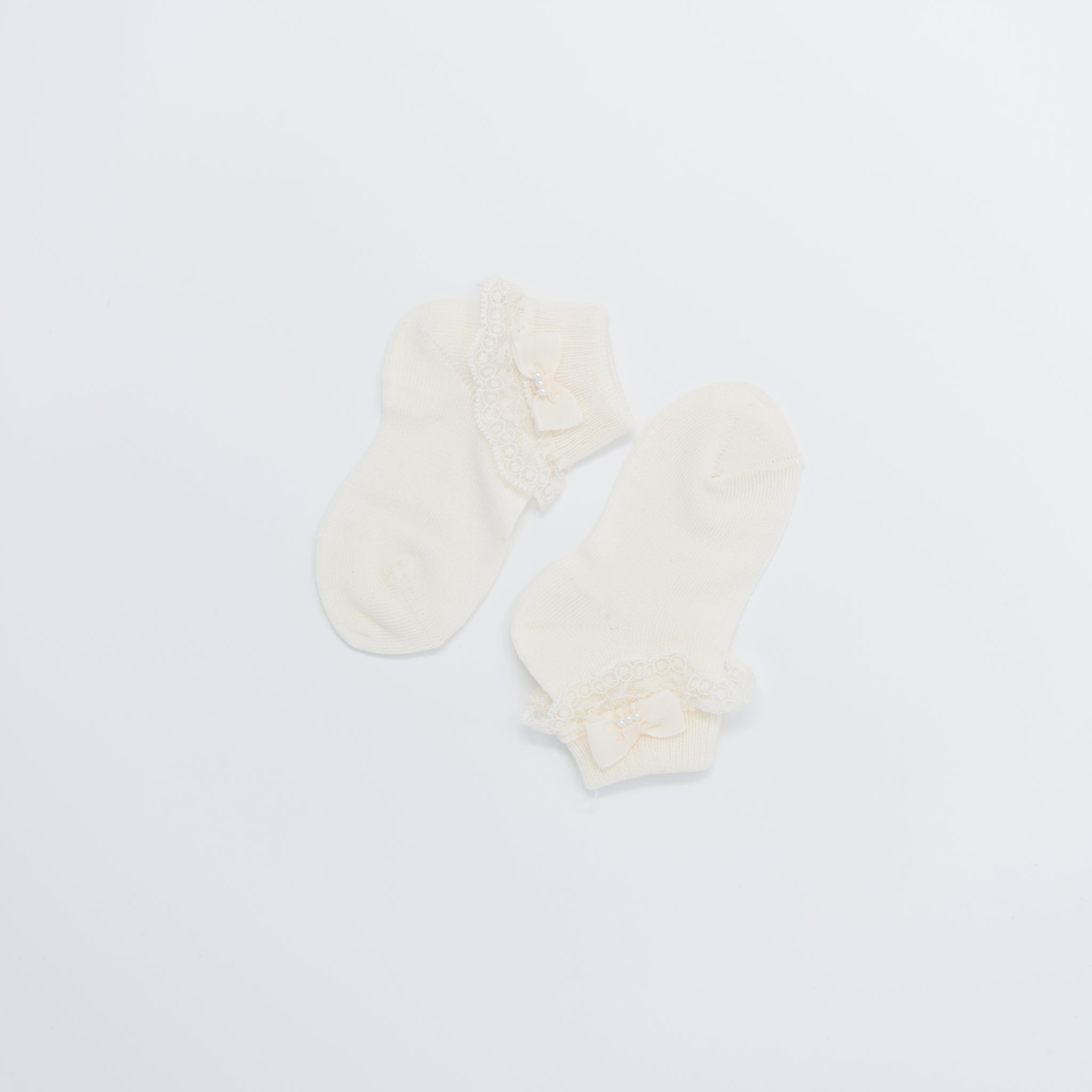 Beige Ankle Socks with Lace and Bow